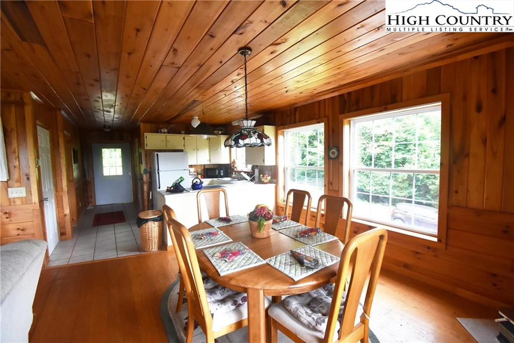 Image number 14 for the current listing
