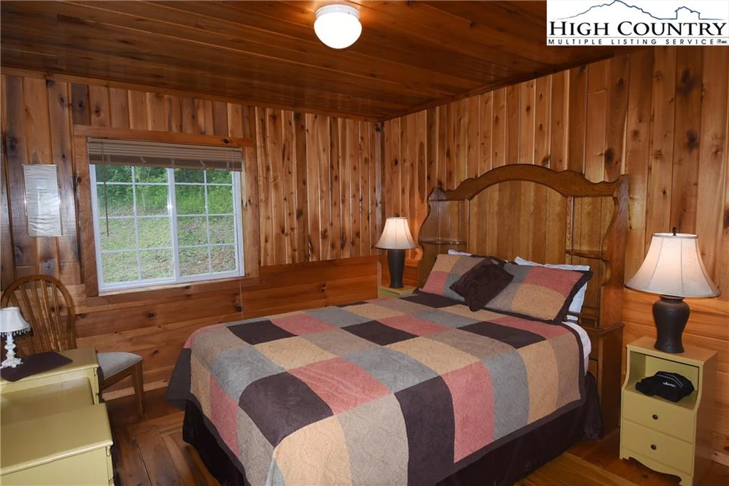 Image number 12 for the current listing