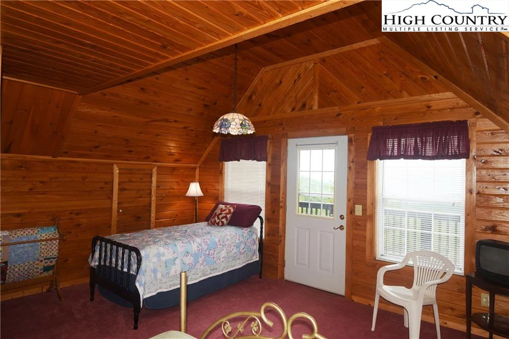 Image number 11 for the current listing