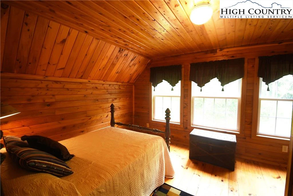Image number 7 for the current listing