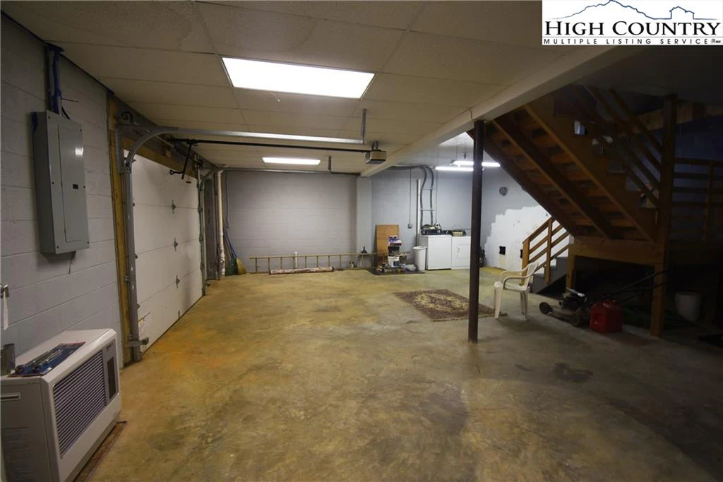 Image number 5 for the current listing