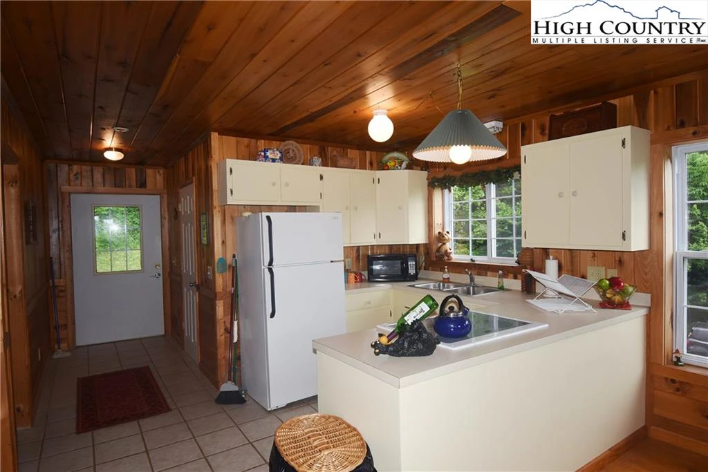 Image number 21 for the current listing