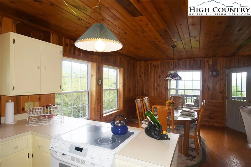 Image number 19 for the current listing