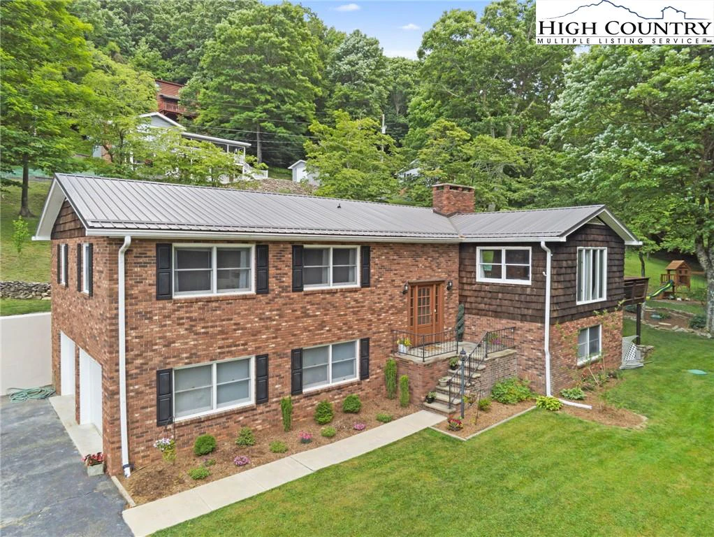 Image number 1 for the current listing