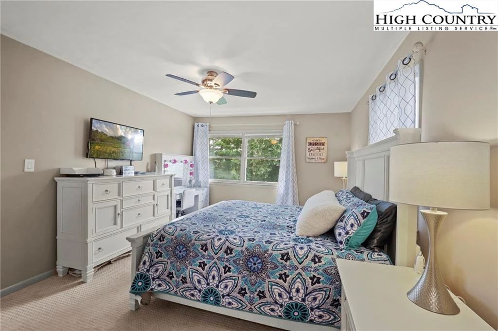 Image number 6 for the current listing