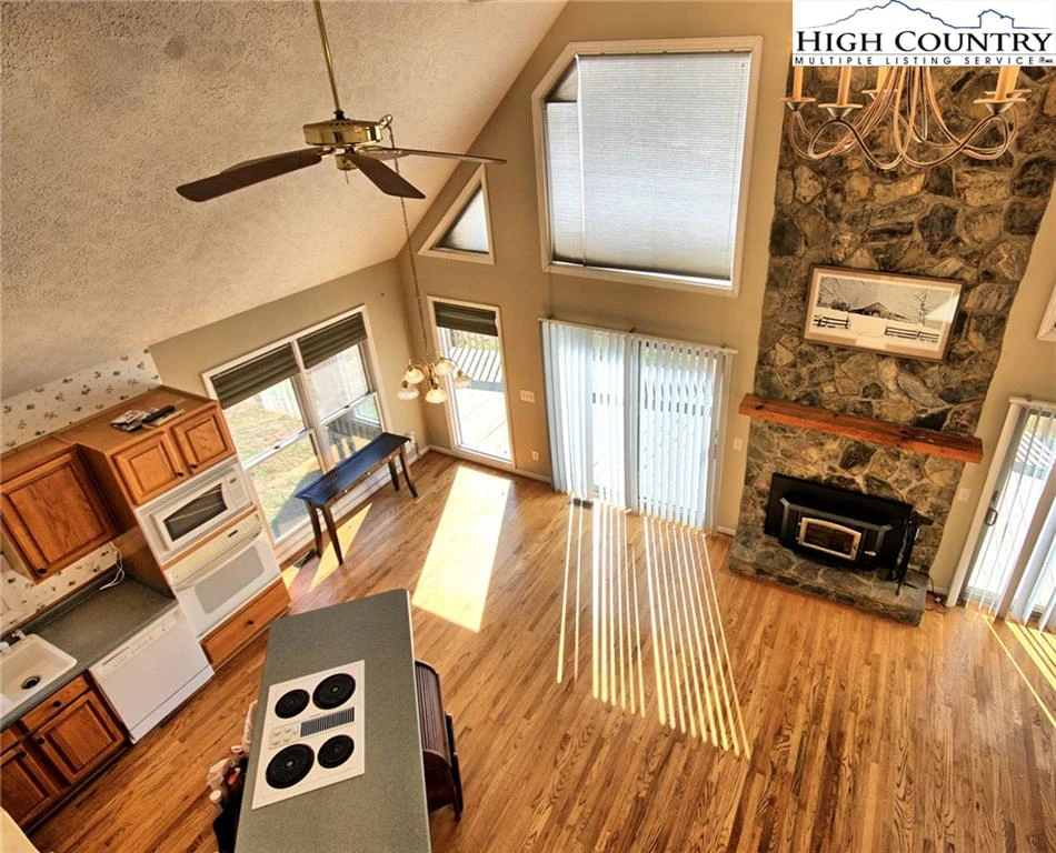 Image number 2 for the current listing