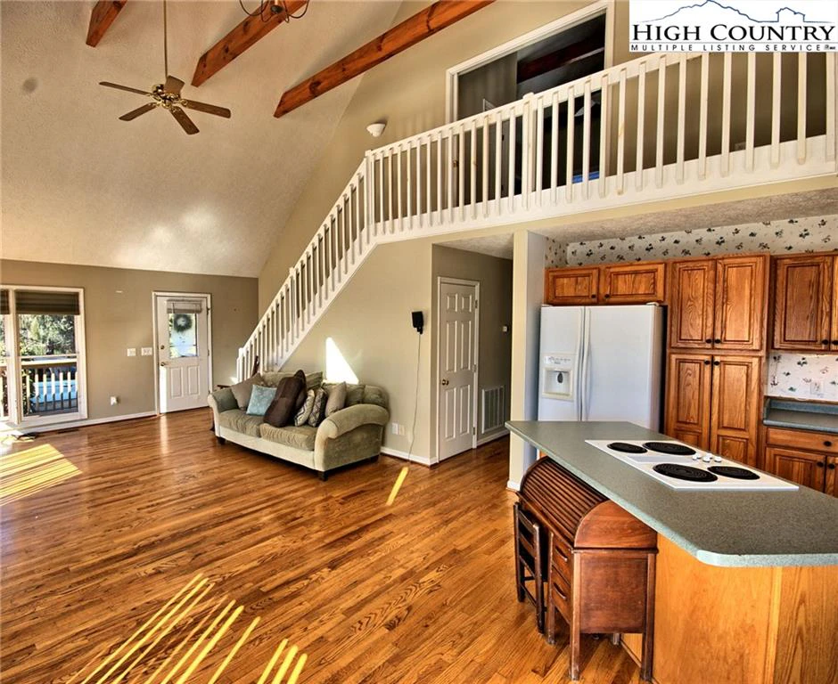 Image number 21 for the current listing