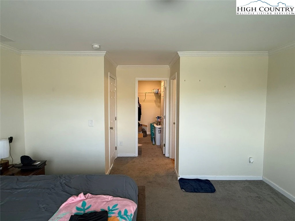 Image number 9 for the current listing