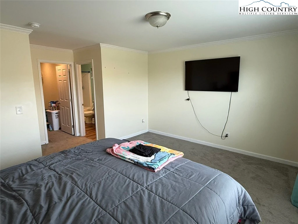 Image number 2 for the current listing