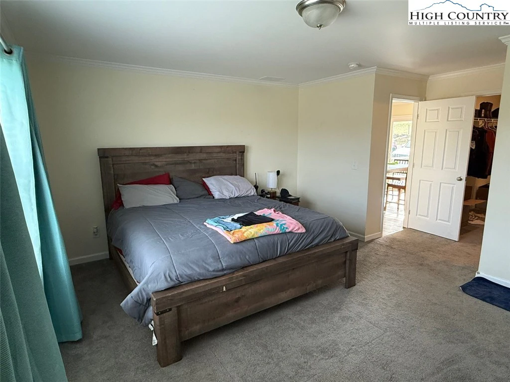 Image number 11 for the current listing