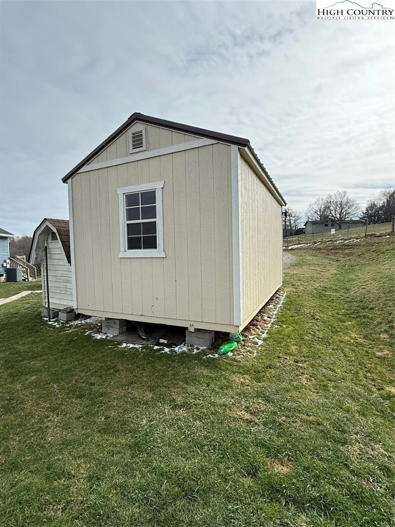 Image number 15 for the current listing