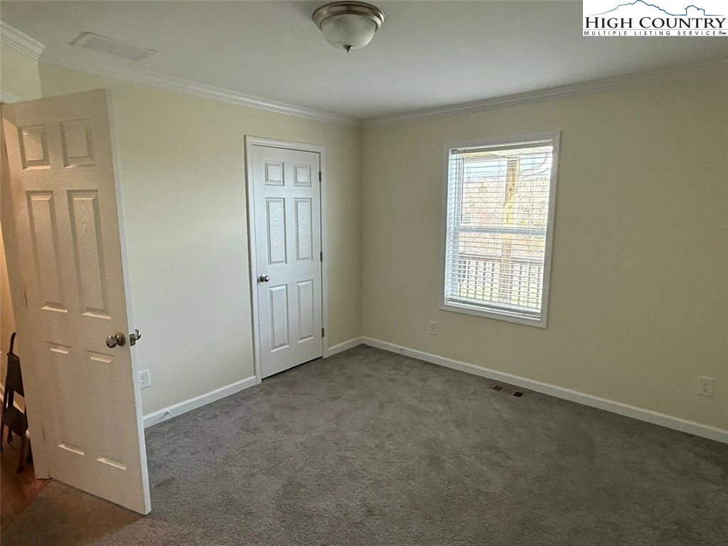 Image number 20 for the current listing