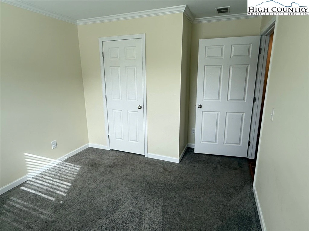 Image number 5 for the current listing
