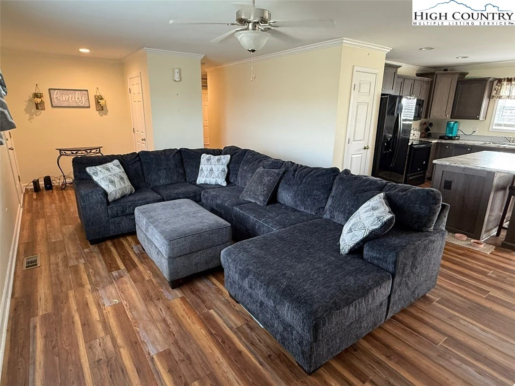 Image number 6 for the current listing