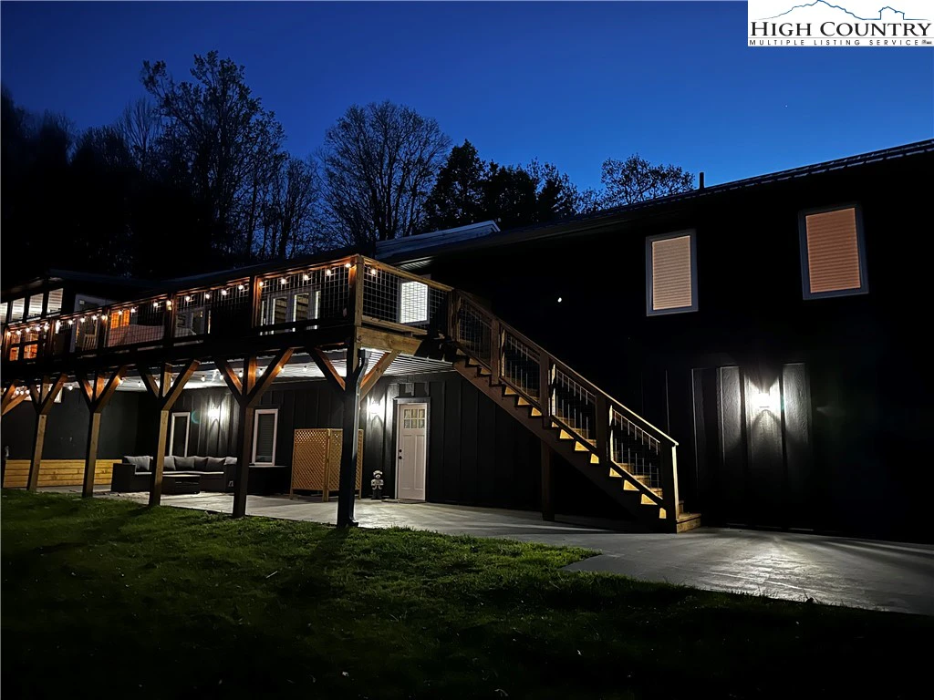 Image number 21 for the current listing