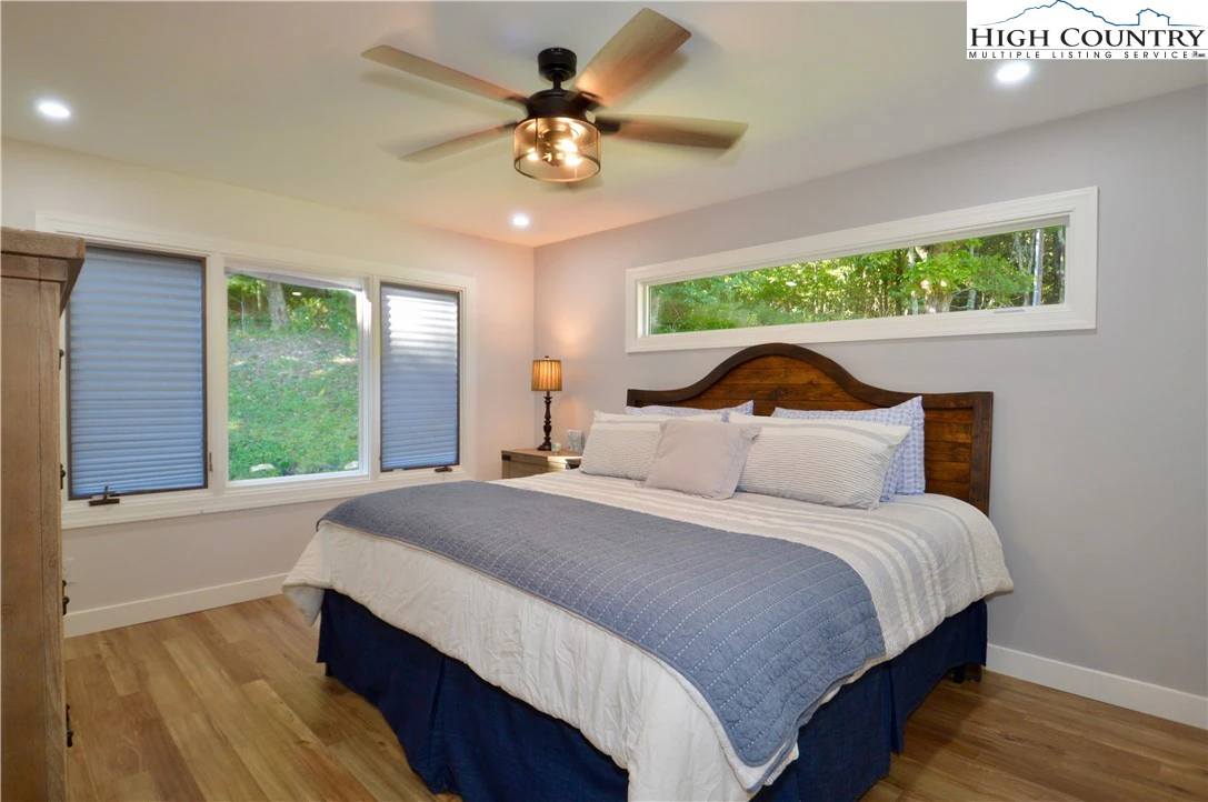 Image number 5 for the current listing
