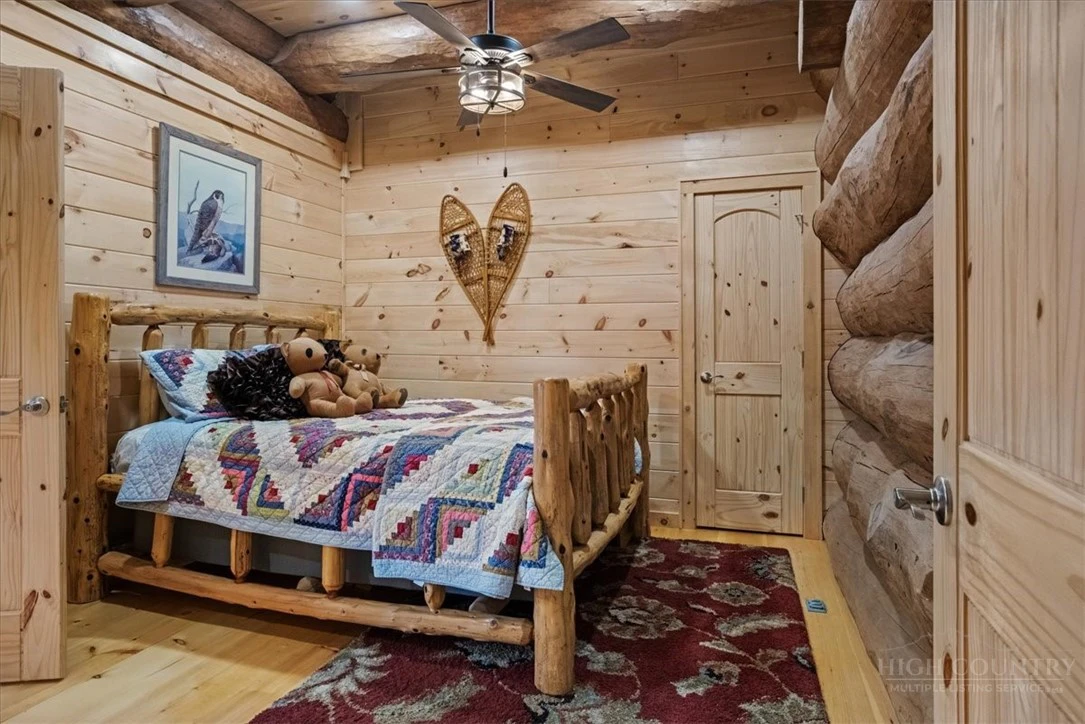 Image number 13 for the current listing