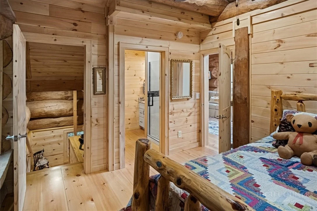 Image number 2 for the current listing