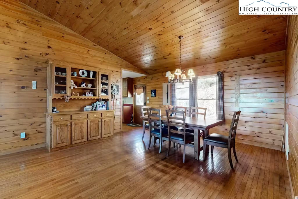 Image number 10 for the current listing