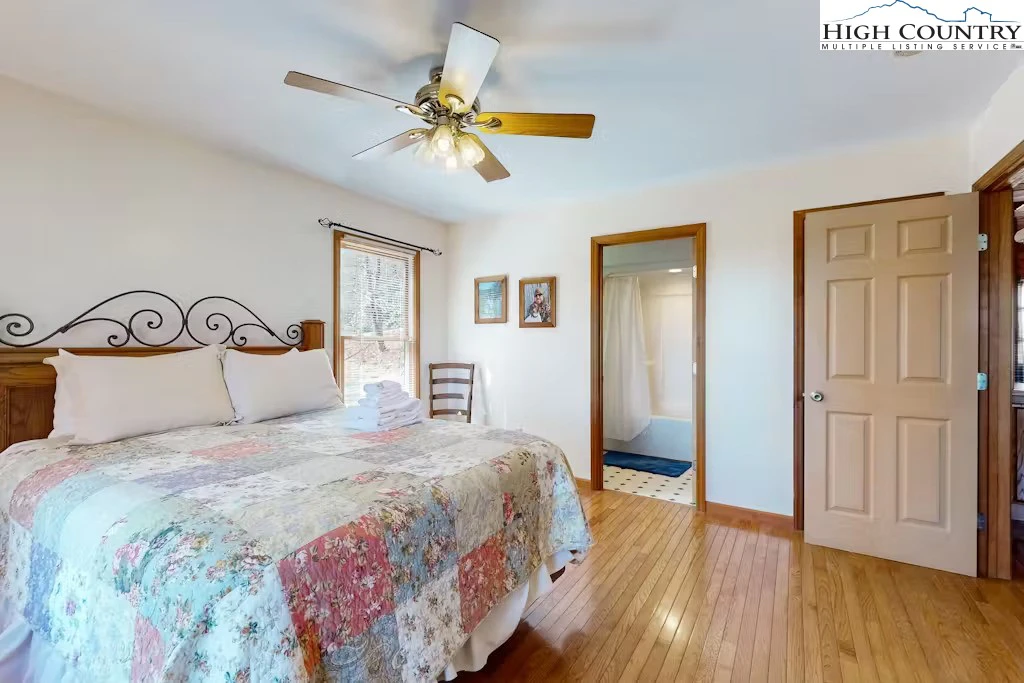 Image number 1 for the current listing
