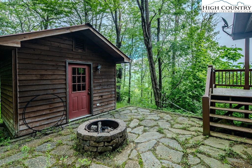 Image number 19 for the current listing