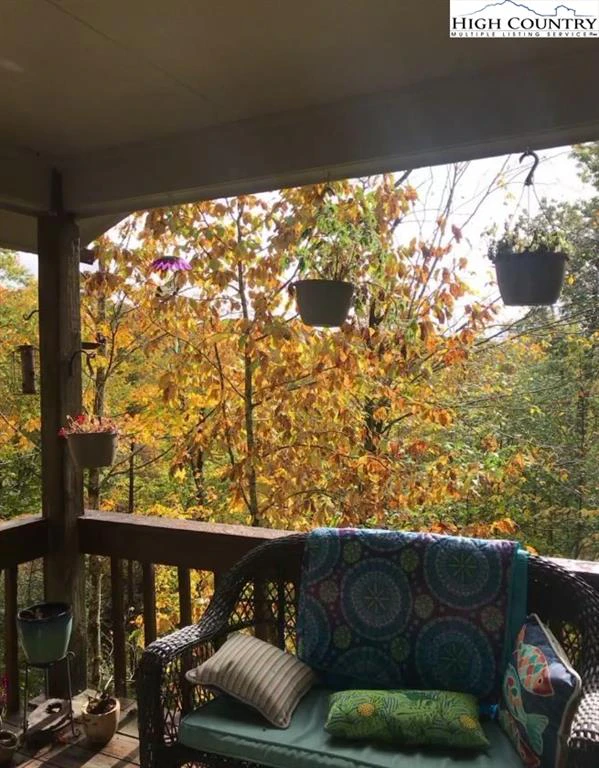 Image number 9 for the current listing