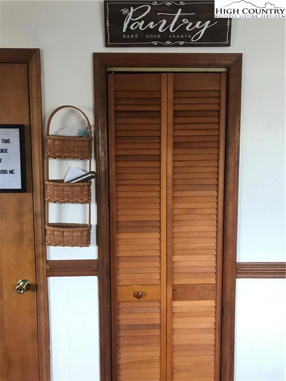 Image number 4 for the current listing