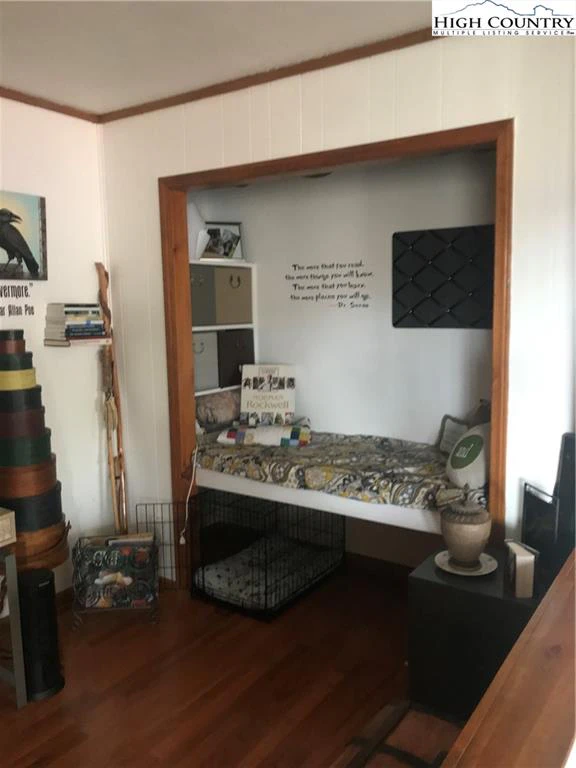 Image number 18 for the current listing