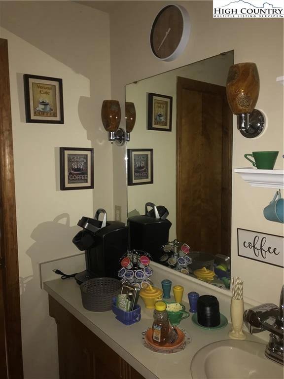 Image number 17 for the current listing