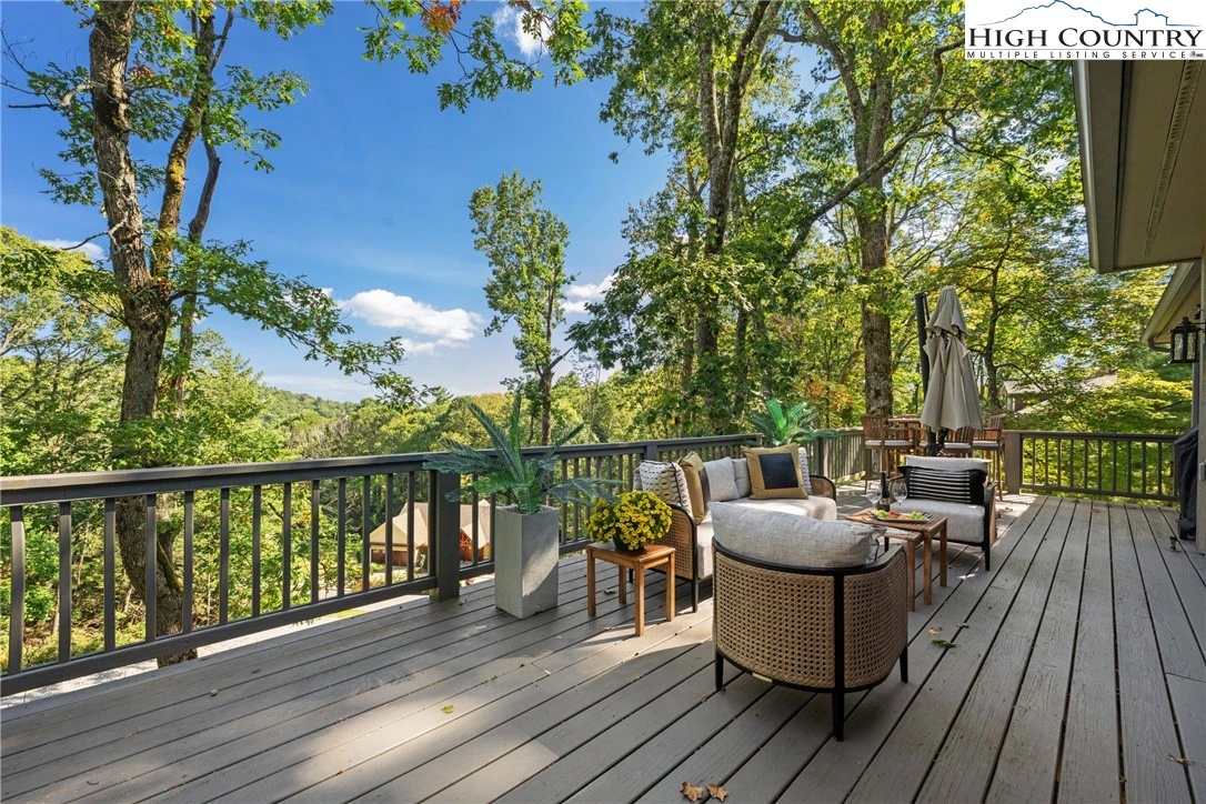 Image number 8 for the current listing