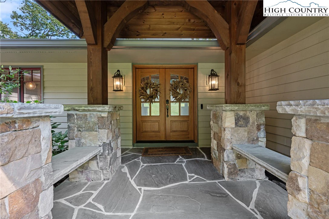 Image number 21 for the current listing