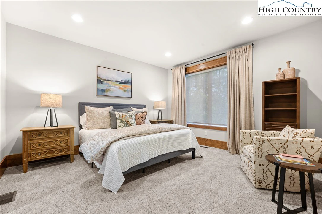 Image number 5 for the current listing