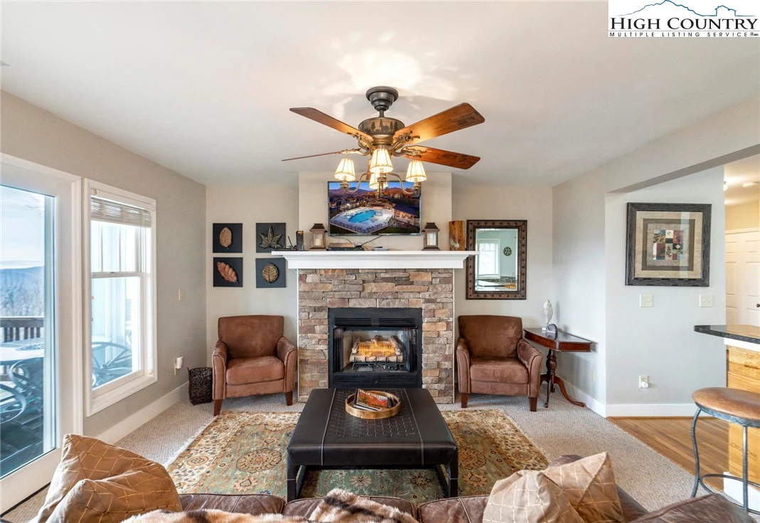 Image number 1 for the current listing