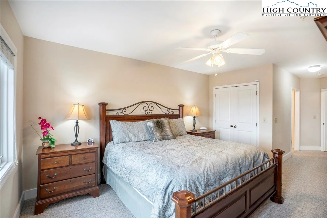 Image number 3 for the current listing