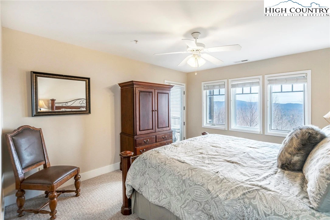Image number 4 for the current listing