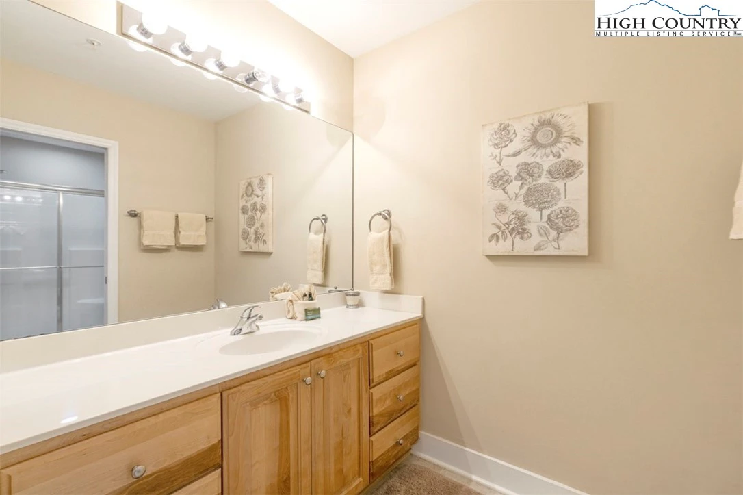 Image number 6 for the current listing