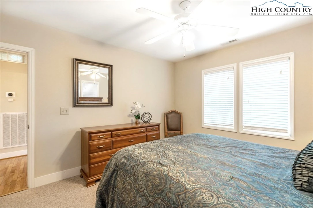 Image number 9 for the current listing
