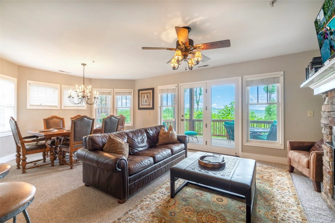 Image number 1 for the current listing