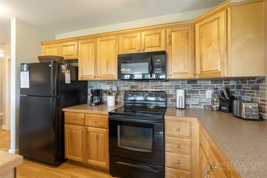 Image number 11 for the current listing
