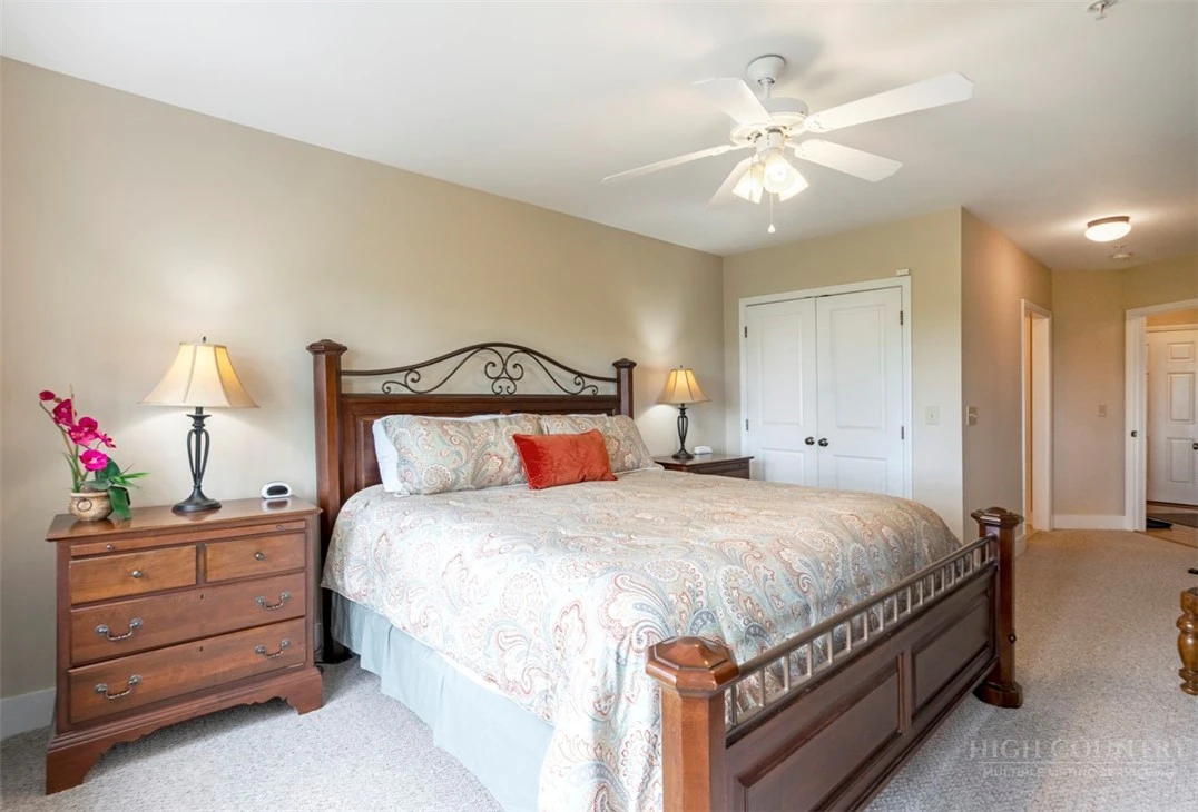 Image number 18 for the current listing