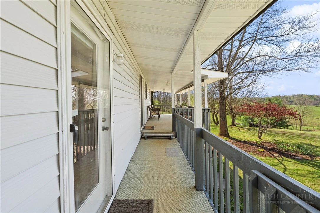 Image number 9 for the current listing