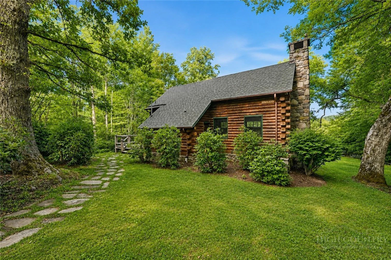 Image number 2 for the current listing