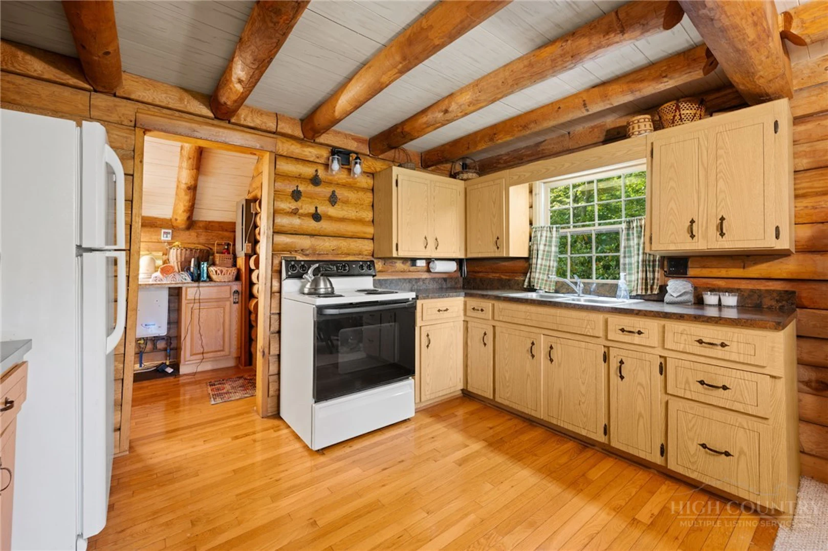 Image number 17 for the current listing