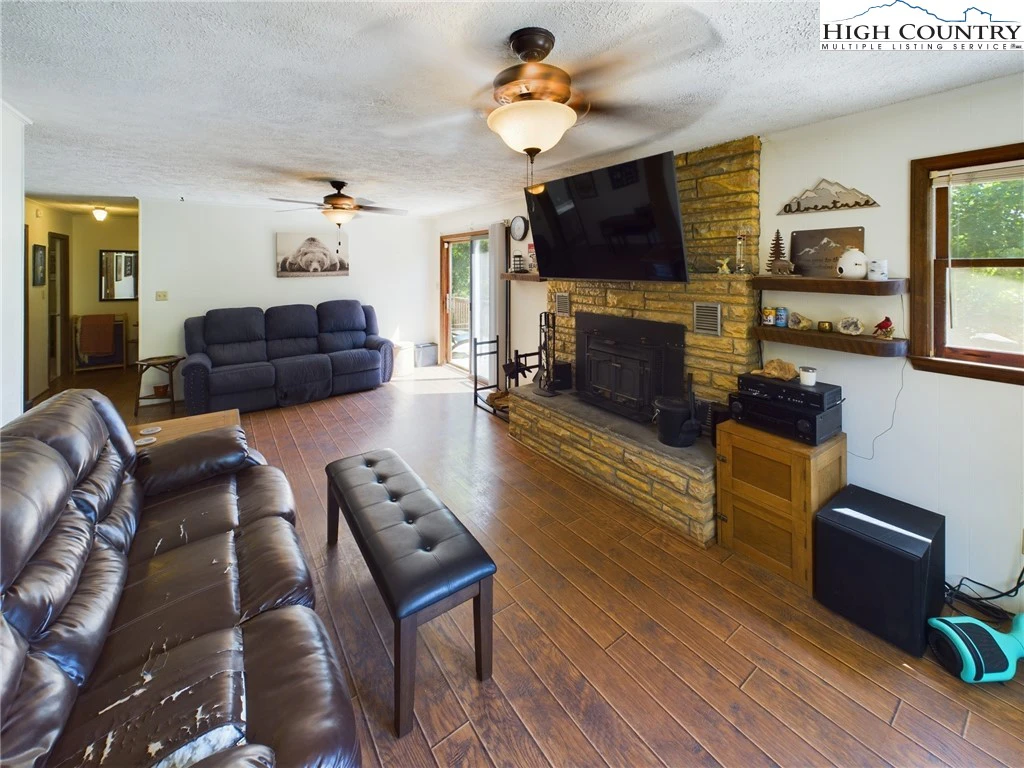 Image number 6 for the current listing