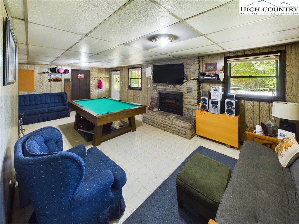 Image number 1 for the current listing