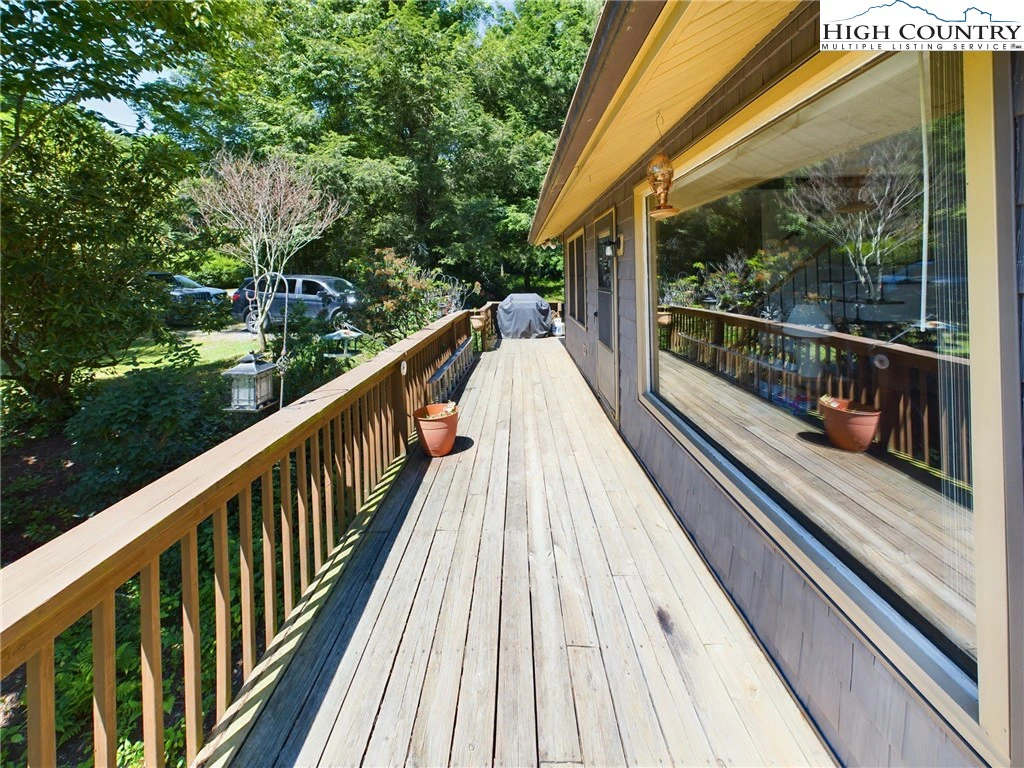 Image number 14 for the current listing