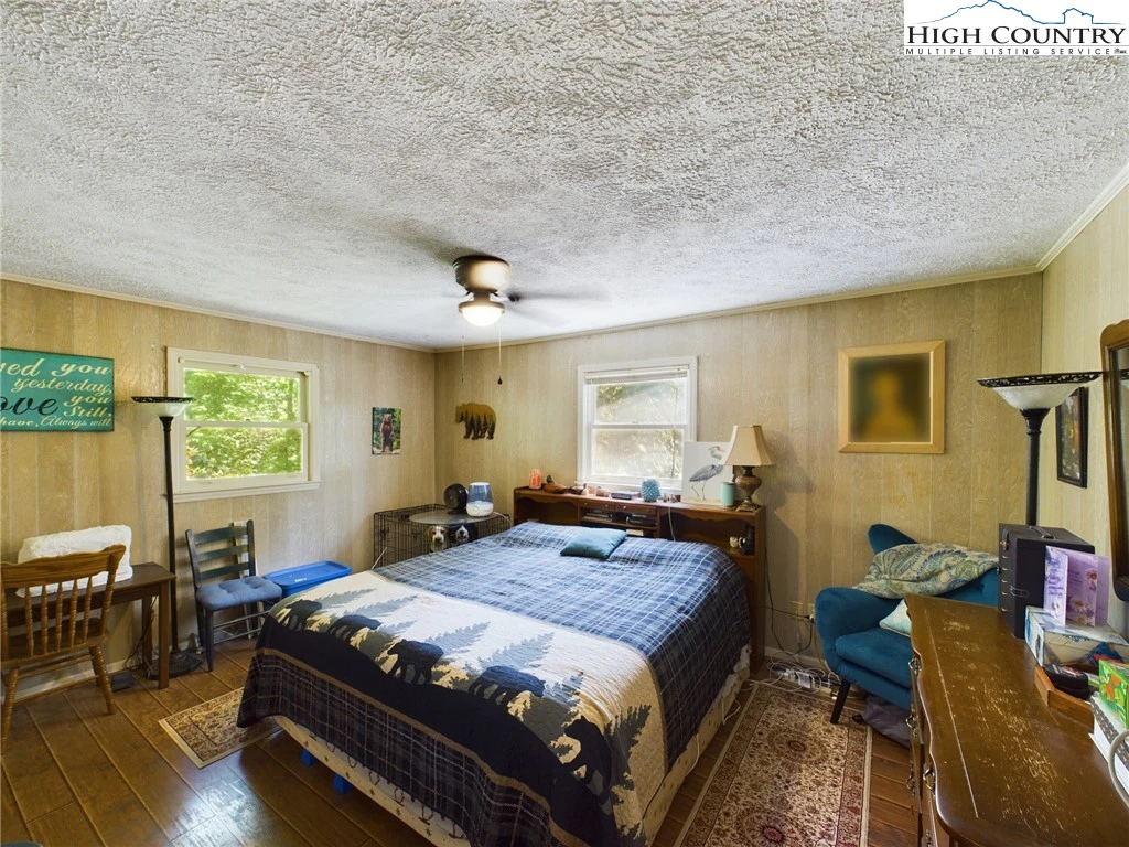 Image number 4 for the current listing