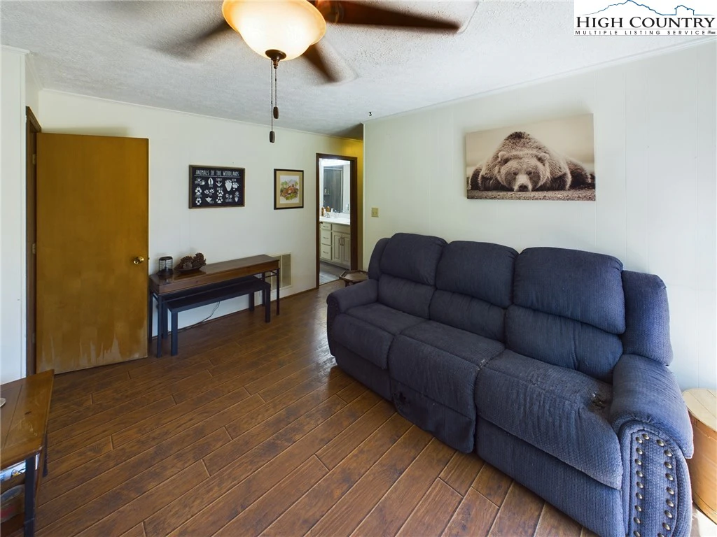 Image number 10 for the current listing