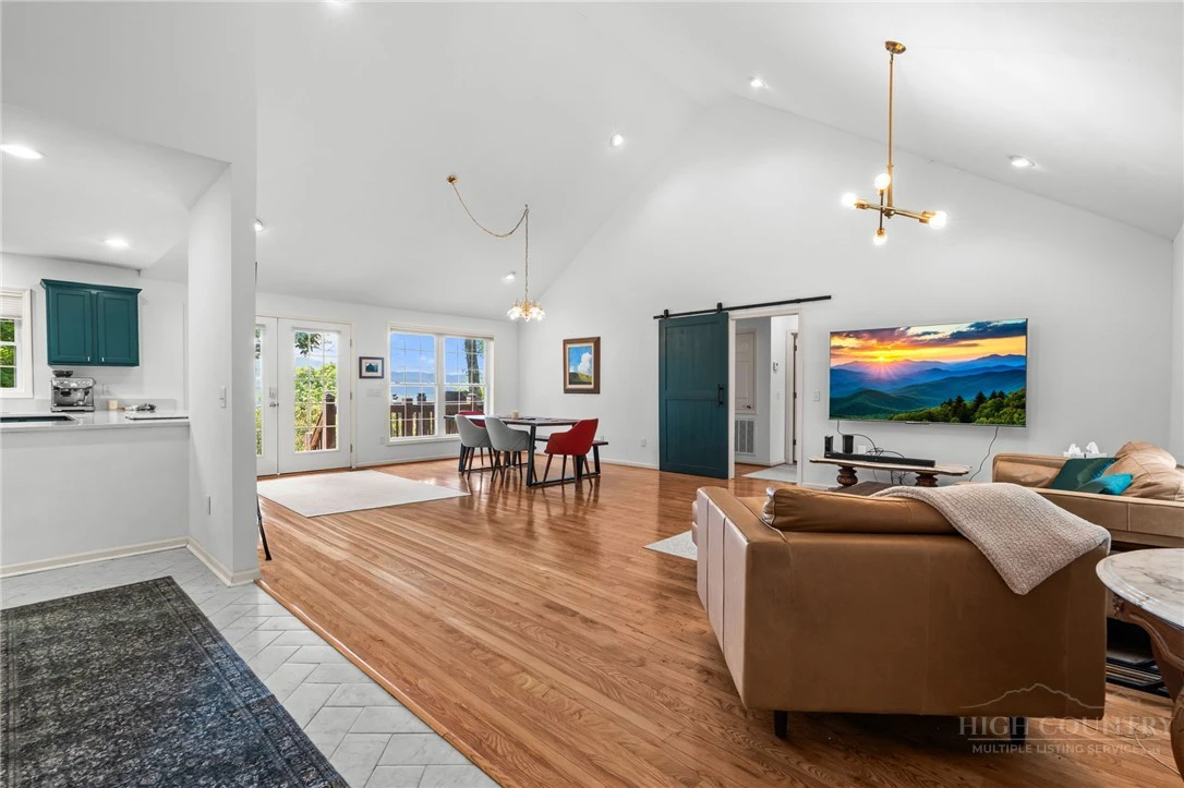 Image number 6 for the current listing