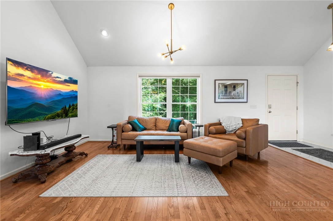 Image number 8 for the current listing